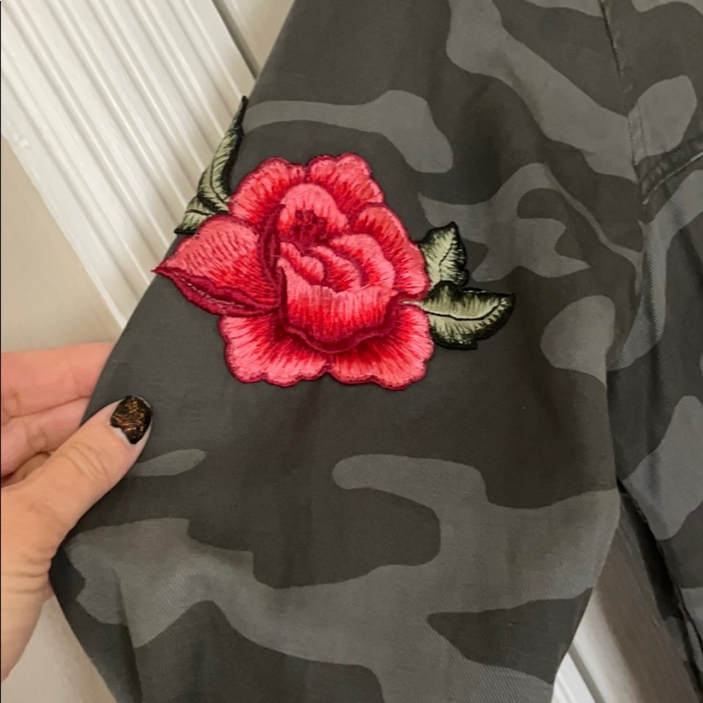 Rails Jacket Camo With Rose Appliqu Size Medium - image 2